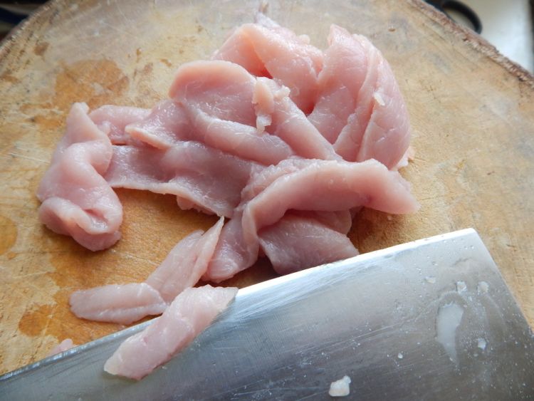 莴笋肉末凉拌米糊步骤1