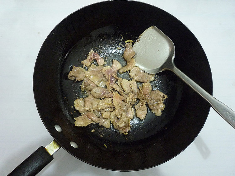 芹菜炒肉片步骤7