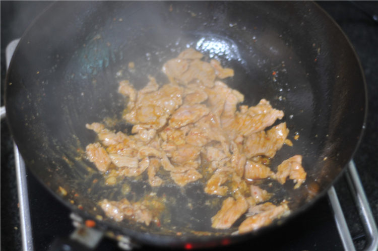 香辣菜头炒肉片步骤4