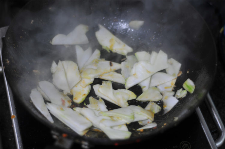 香辣菜头炒肉片步骤5