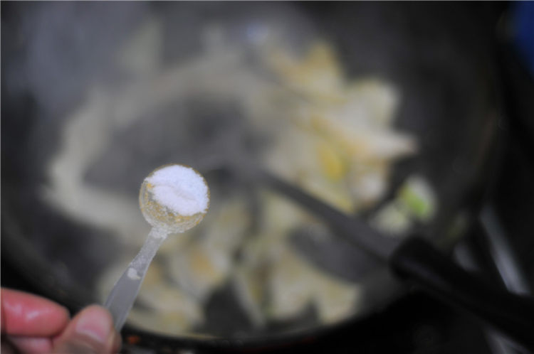 香辣菜头炒肉片步骤6