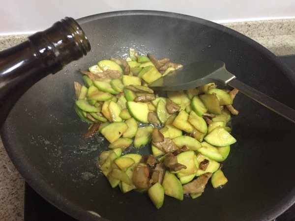 嫩南瓜炒肉片步骤6
