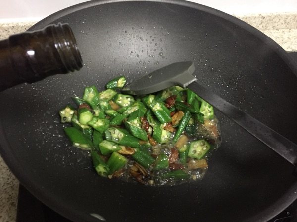 清炒秋葵步骤8