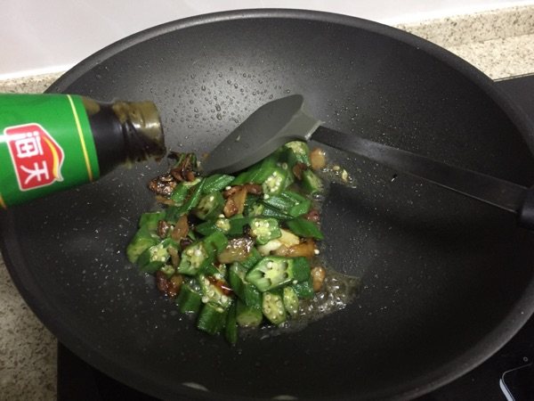清炒秋葵步骤9