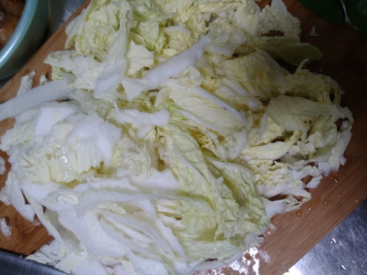 白菜烧虾步骤1