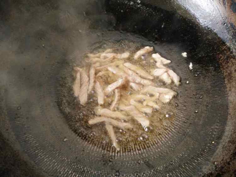 木耳炒腐竹步骤5