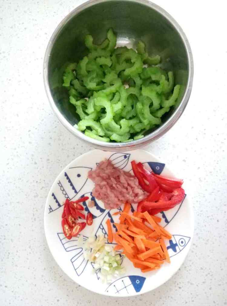 肉末苦瓜炒步骤4