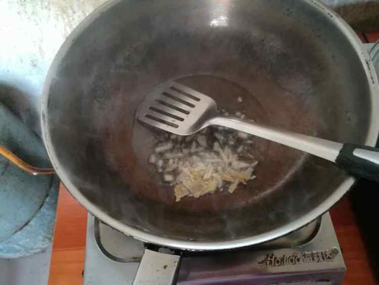 黄豆芽西红柿焖面步骤3