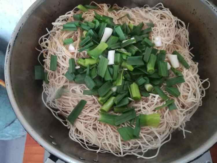 黄豆芽西红柿焖面步骤10