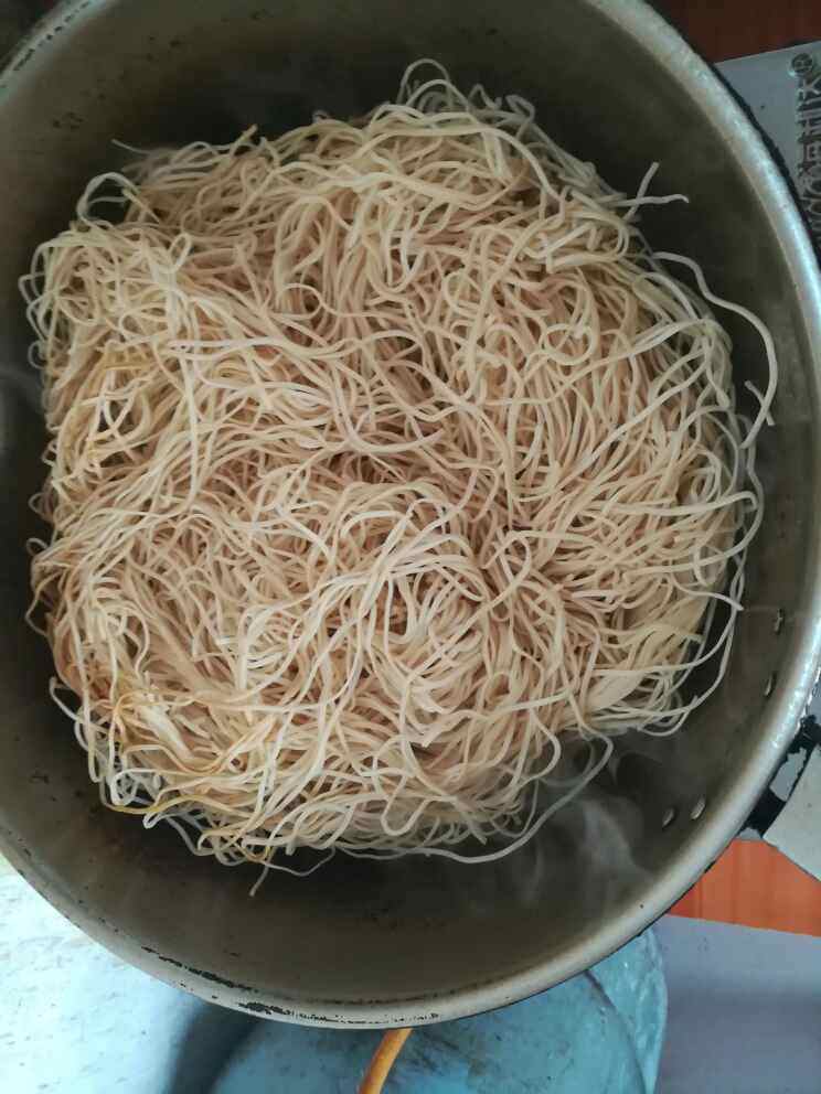 黄豆芽西红柿焖面步骤9