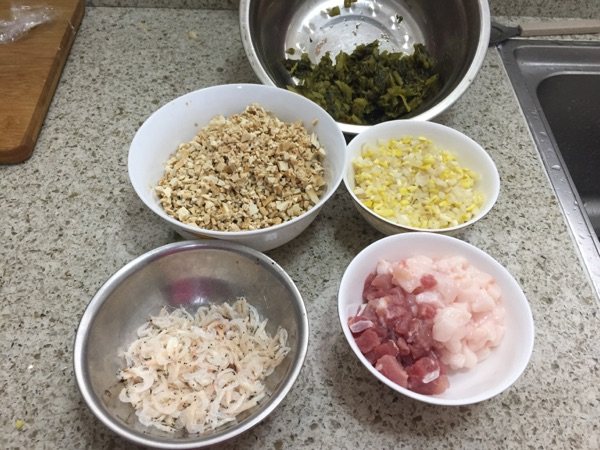 胡萝卜咸菜包步骤6