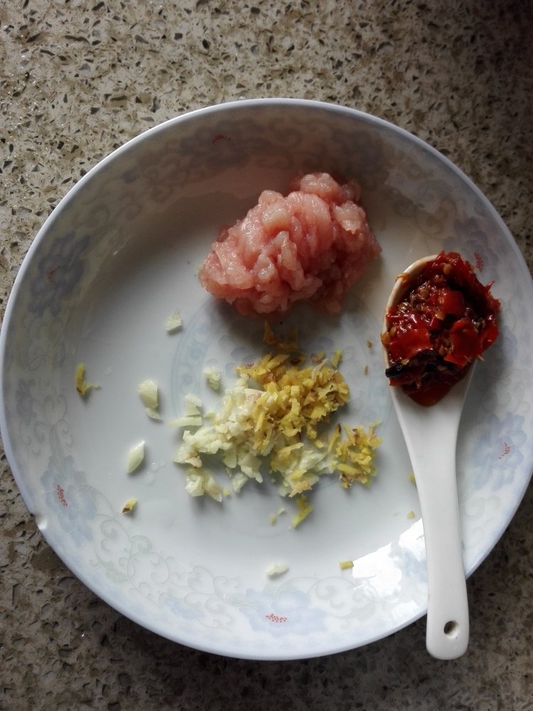 肉沫干拌粉步骤2