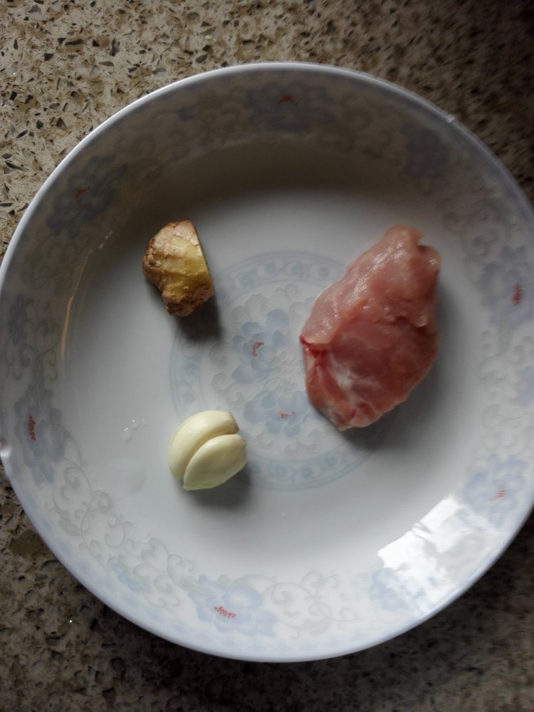 肉沫干拌粉步骤1