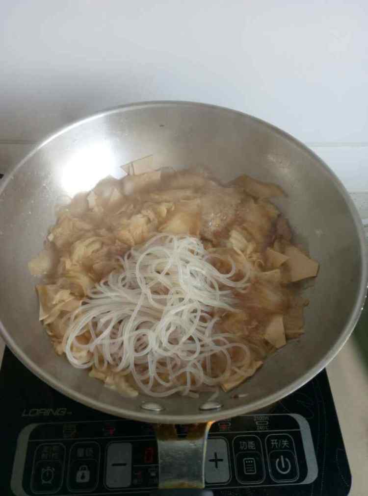 白菜干豆腐炖粉条步骤7