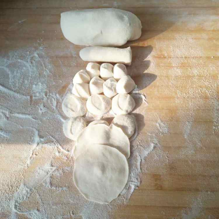 荠菜鲜肉锅贴步骤7