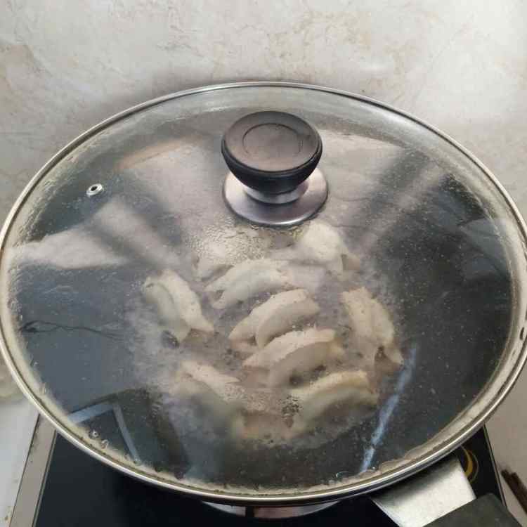 荠菜鲜肉锅贴步骤14