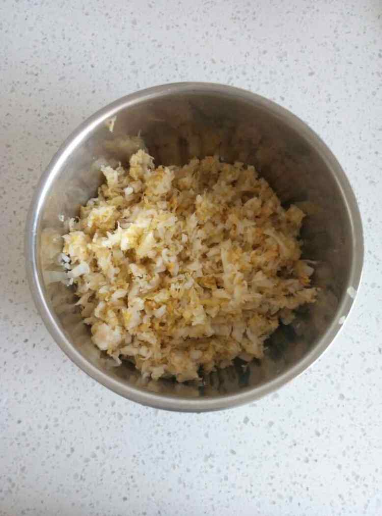 猪肉酸菜粉条包子步骤3