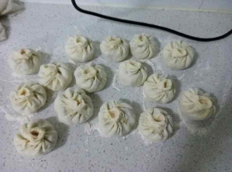猪肉酸菜粉条包子步骤11