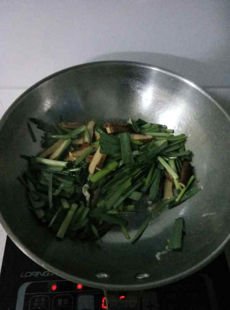 香干炒韭菜步骤5