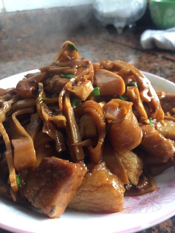 红烧肉烧碳烤笋干步骤8