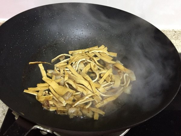 五香豆腐丝炒肉步骤8