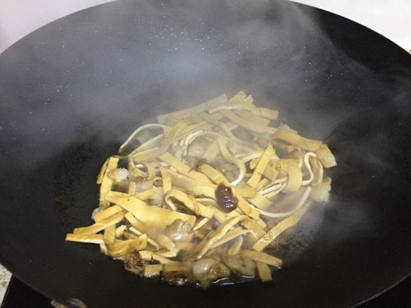五香豆腐丝炒肉步骤9