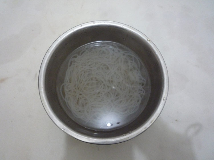 韭菜炒粉条步骤4