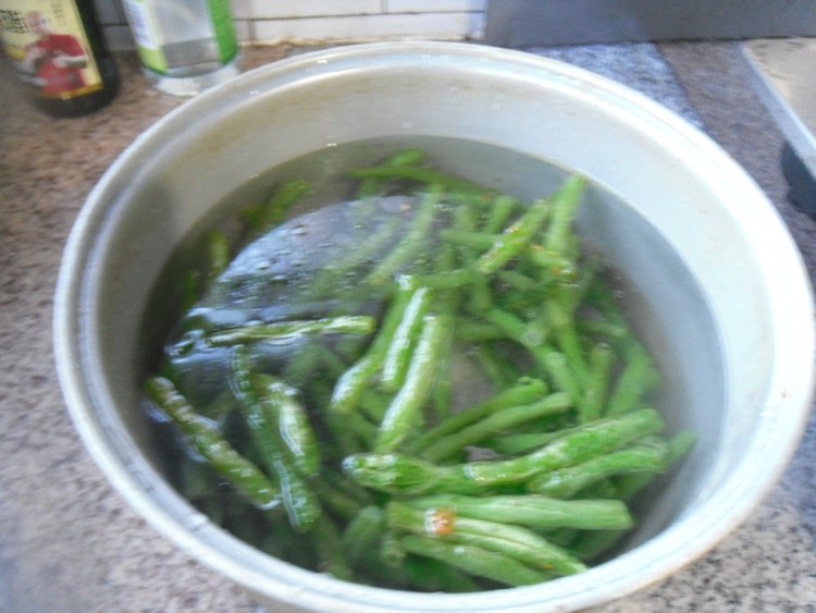 肉末煸炒四季豆步骤5