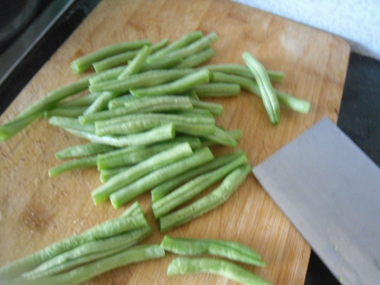 肉末煸炒四季豆步骤2