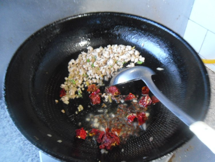 肉末煸炒四季豆步骤7