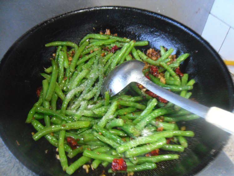 肉末煸炒四季豆步骤11