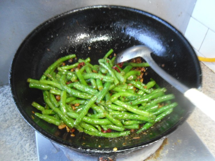 肉末煸炒四季豆步骤12