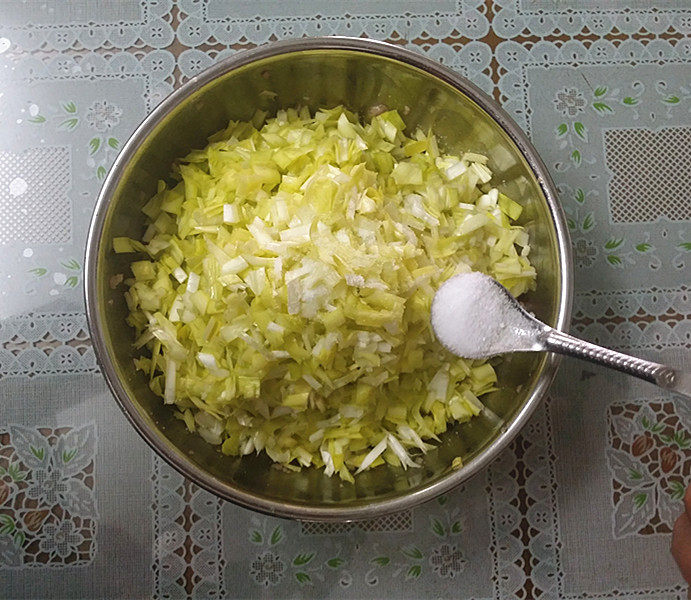 烩蛋饺步骤2