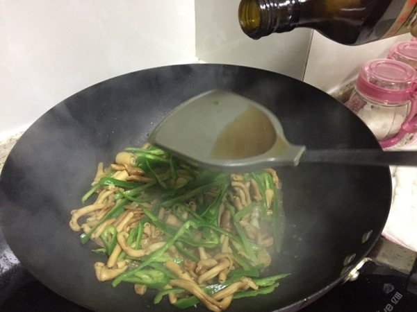 青辣椒炒鸭肠步骤7
