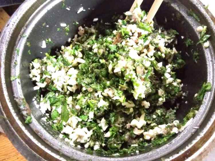 荠菜蘑菇鲜肉水饺步骤5