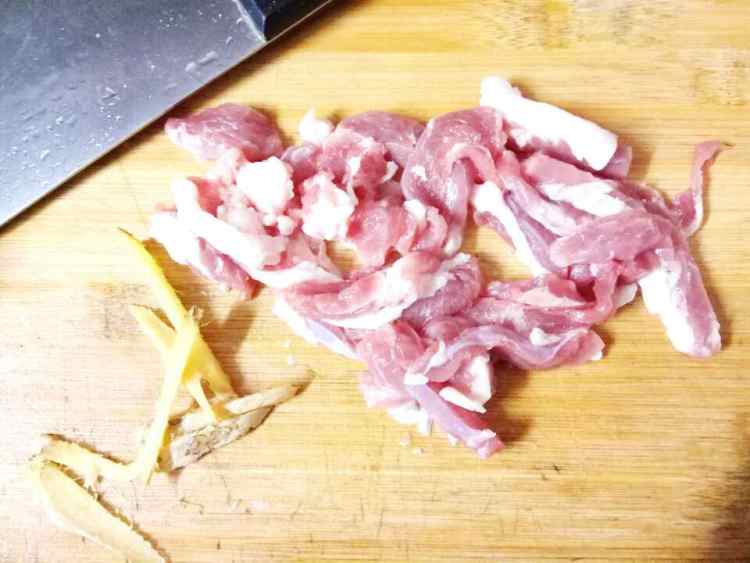 荠菜蘑菇鲜肉水饺步骤1