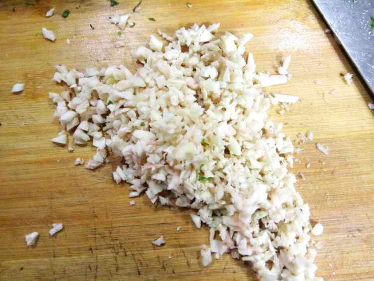 荠菜蘑菇鲜肉水饺步骤3