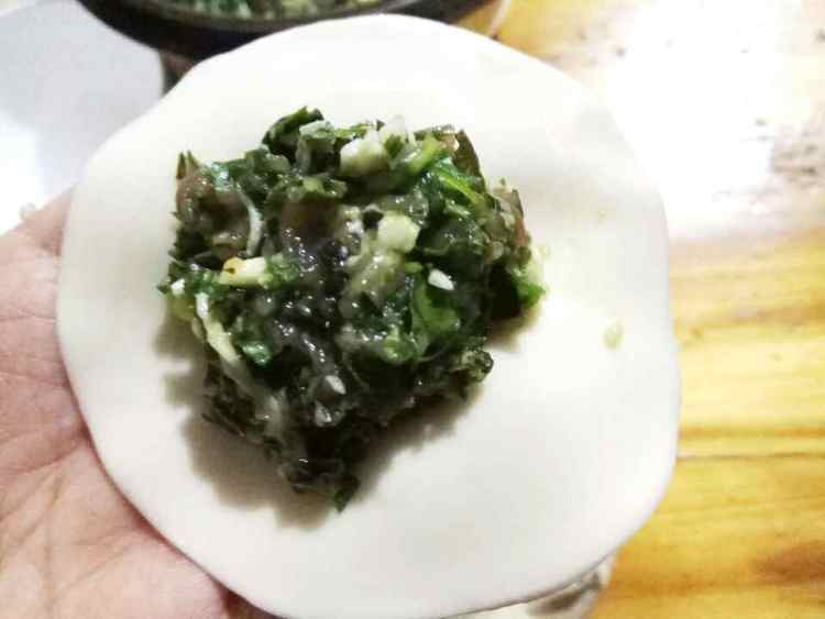荠菜蘑菇鲜肉水饺步骤6