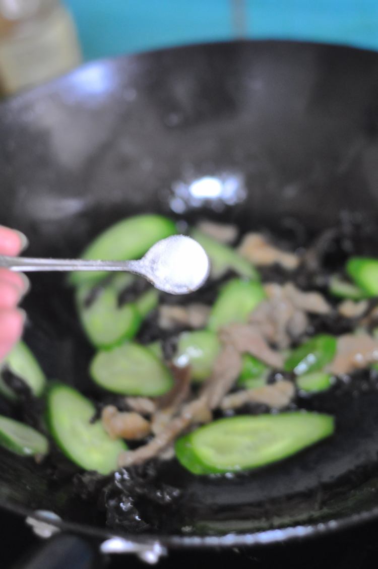 黄瓜熘肉片#本味家乡步骤8