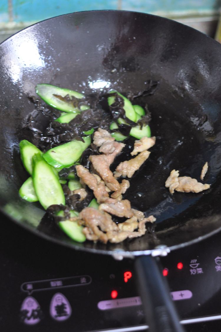 黄瓜熘肉片#本味家乡步骤7