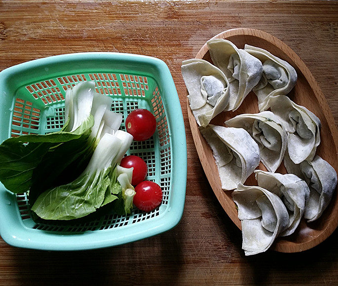 荠菜猪肉大馄饨#本味步骤1