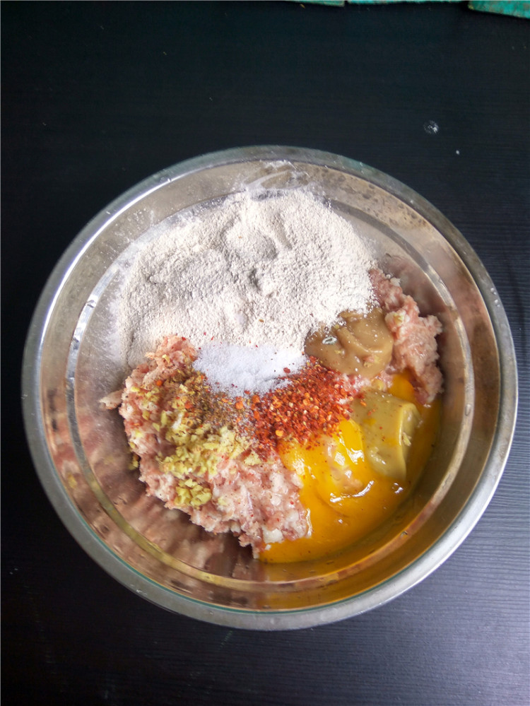 团团圆圆：猪肉豆渣丸步骤5