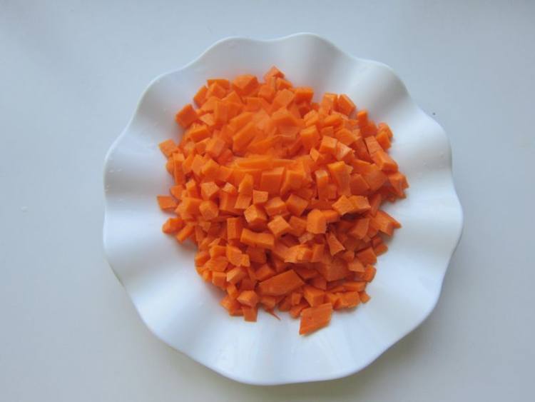 胡萝卜酸豇豆炒肉步骤2