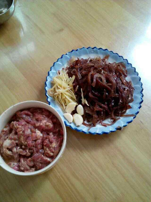 木耳炒肉丝步骤2