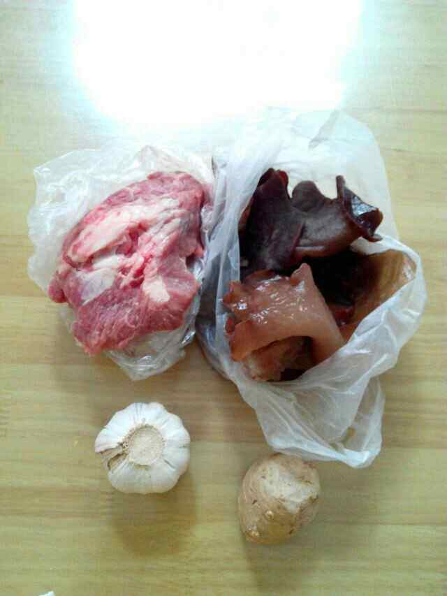 木耳炒肉丝步骤1