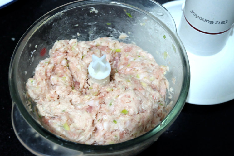 猪肉酸菜饺子步骤7