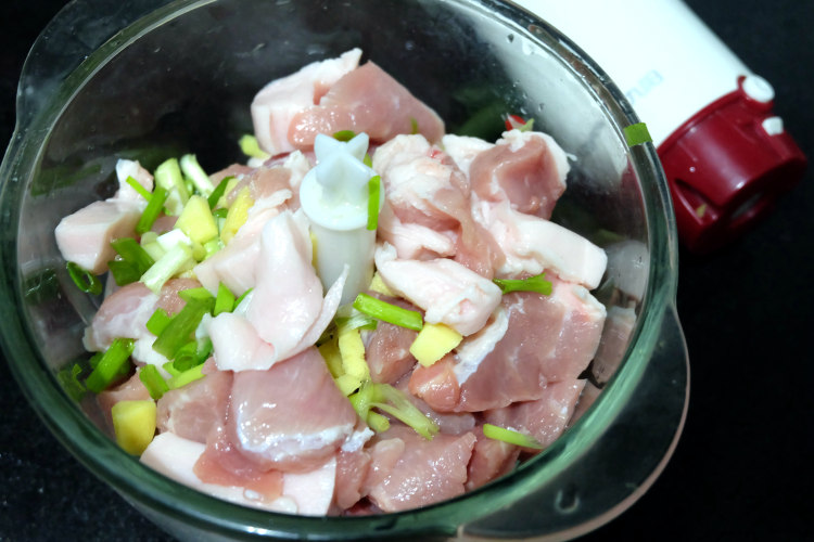 猪肉酸菜饺子步骤5