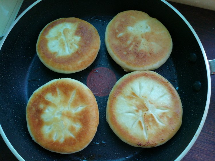 芹菜猪肉馅饼步骤16