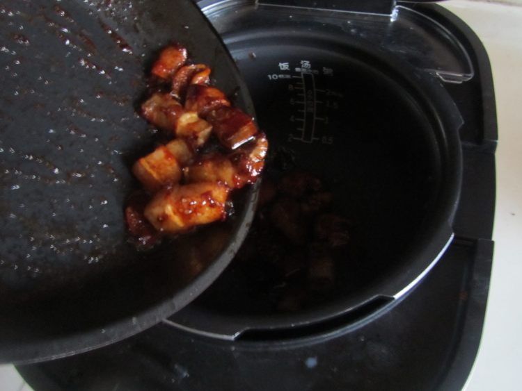 香菇梅干菜红烧肉步骤5