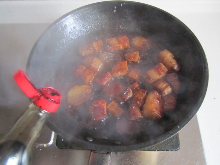 香菇梅干菜红烧肉步骤4